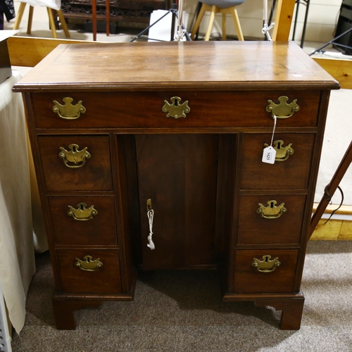 1425 - A George III mahogany kneehole desk of small size, with drawers and alcove cupboard, width 80cm, dep... 