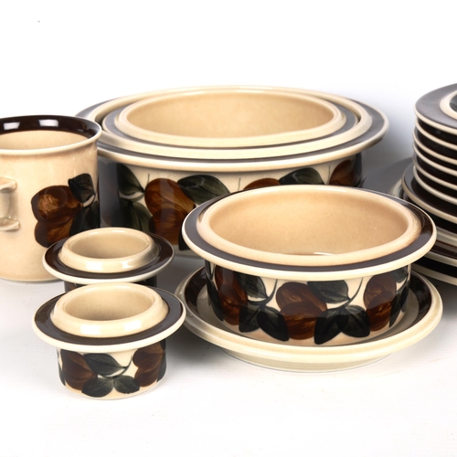 1826 - ARABIA, Finland, a set of Ruija pattern dinner service, makers samp to base, 23 pieces.