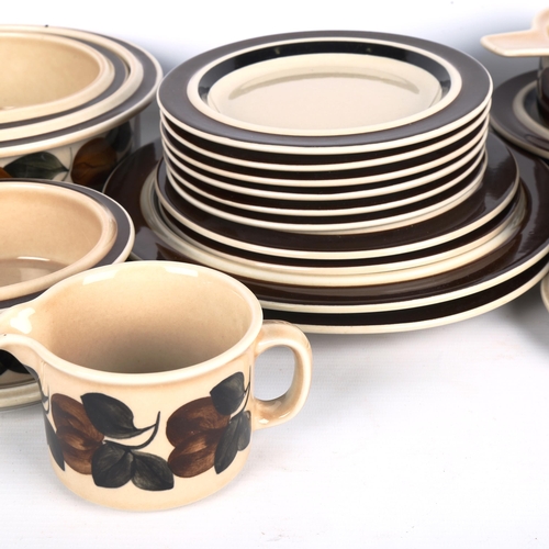 1826 - ARABIA, Finland, a set of Ruija pattern dinner service, makers samp to base, 23 pieces.