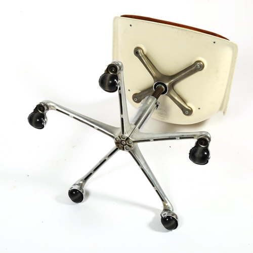 1832 - K SCHAFER for Lubke, a 1960s' Set-line office swivel chair, moulded acrylic seat and aluminium base,... 