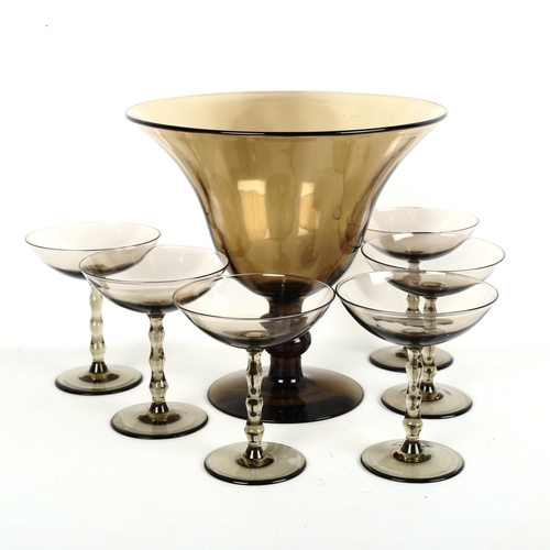 1863 - SIMON GATE for Orrefors Sandvik glass factory, a set of 6 liqueur glasses model G634 and a Sandvik s... 