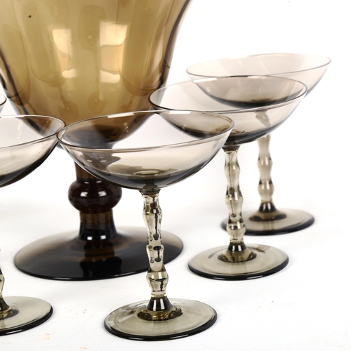 1863 - SIMON GATE for Orrefors Sandvik glass factory, a set of 6 liqueur glasses model G634 and a Sandvik s... 