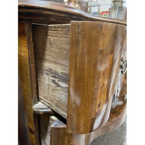 1414 - An 18th century French walnut serpentine-front 2-drawer commode, on cabriole legs, width 102cm, dept... 