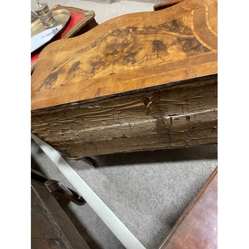 1414 - An 18th century French walnut serpentine-front 2-drawer commode, on cabriole legs, width 102cm, dept... 