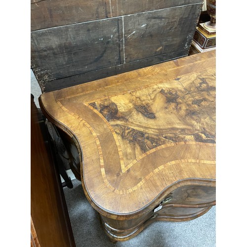 1414 - An 18th century French walnut serpentine-front 2-drawer commode, on cabriole legs, width 102cm, dept... 