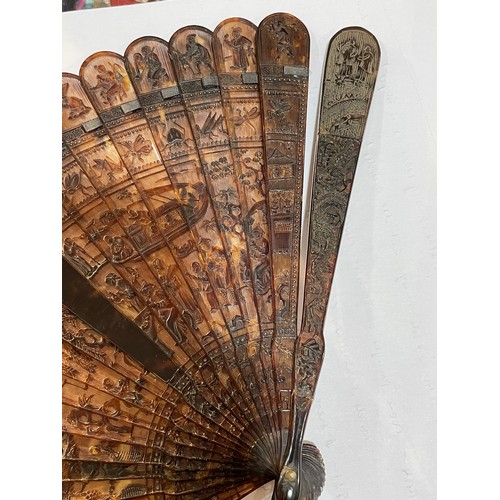 1139 - 2 early 19th century Chinese tortoiseshell brise fans, length 22cm and 18.5cm (2) (A/F)