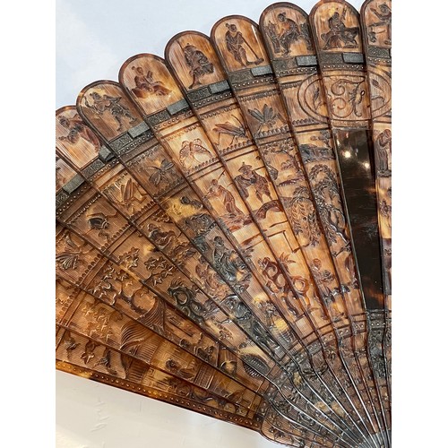 1139 - 2 early 19th century Chinese tortoiseshell brise fans, length 22cm and 18.5cm (2) (A/F)