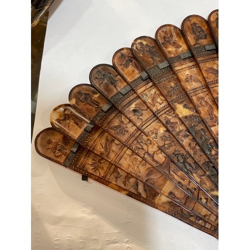 1139 - 2 early 19th century Chinese tortoiseshell brise fans, length 22cm and 18.5cm (2) (A/F)