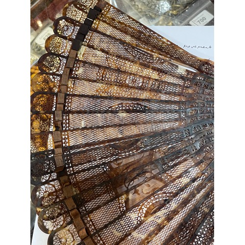 1139 - 2 early 19th century Chinese tortoiseshell brise fans, length 22cm and 18.5cm (2) (A/F)