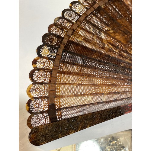 1139 - 2 early 19th century Chinese tortoiseshell brise fans, length 22cm and 18.5cm (2) (A/F)