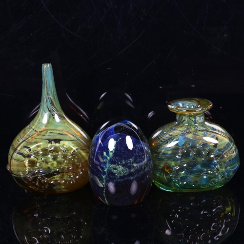 139 - 2 unsigned Mdina Art glass vases, and a Mdina egg paperweight, largest height 16cm (3)