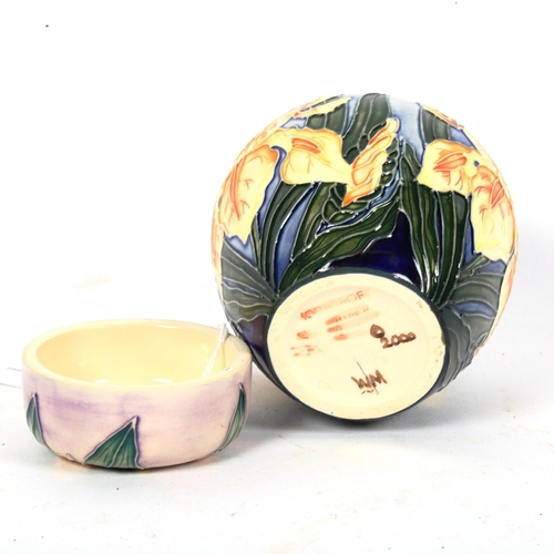 174 - A small Moorcroft Windrush pattern ginger jar and cover, circa 2000, height 11cm