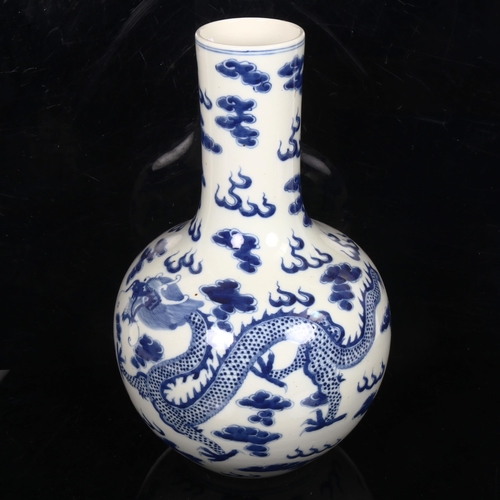 199 - A large Chinese blue and white 'Dragon' vase, height 34cm