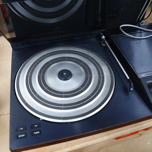 286 - BANG & OLUFSEN (B&O) - a Beocenter 5000 turntable, and a pair of Beovox S45 speakers, height 53cm