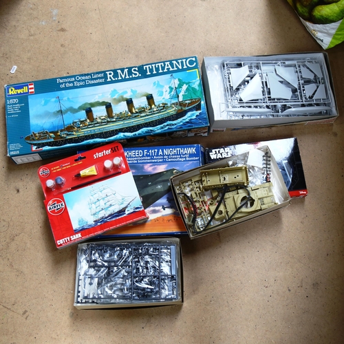 290 - Various boxed hobby kit construction models, including Tamiya Panzer, Revell RMS Titanic, Star Wars ... 