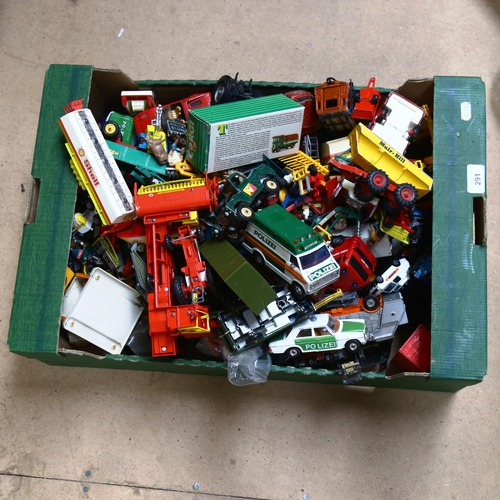 291 - A large quantity of various toy cars and vehicles (boxful)