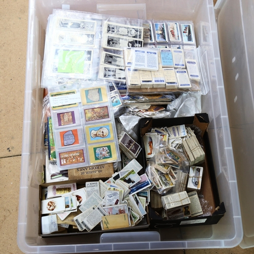 94 - A large quantity of Vintage loose cigarette cards, including Wills's, Churchman, Player's etc (large... 