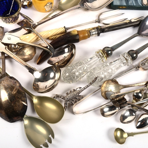 1012 - A box of mixed plated ware, to include serving spoon, cutlery, case cutlery, sugar sifter etc