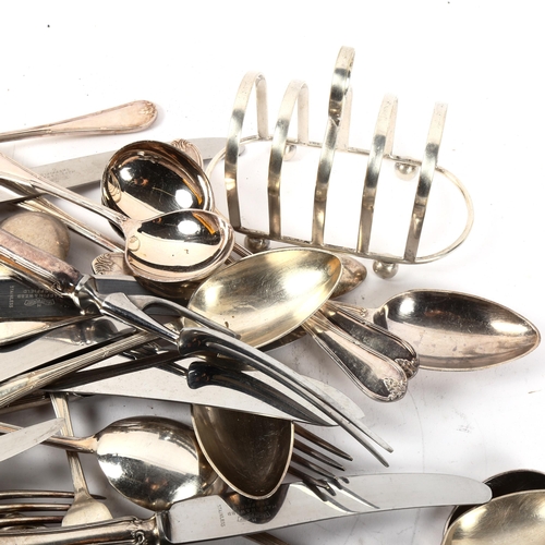 1019 - A quantity of Mappin & Webb silver plated cutlery, and a plated toast rack