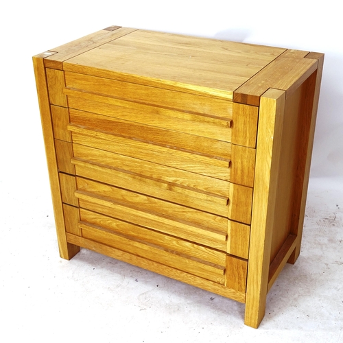 2039 - A modern solid oak 5-drawer chest, W91cm, H89cm, D52cm