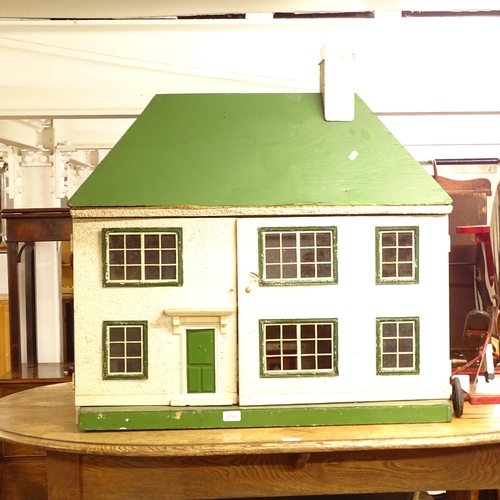 2795 - An early 20th century doll's house, W84cm