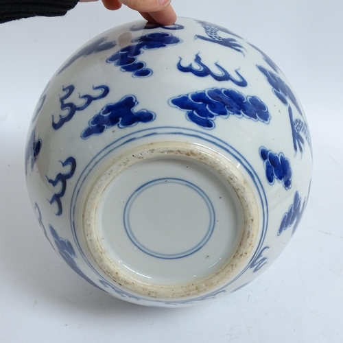 199 - A large Chinese blue and white 'Dragon' vase, height 34cm