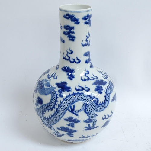 199 - A large Chinese blue and white 'Dragon' vase, height 34cm