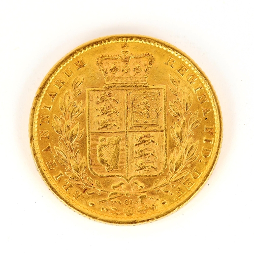 141 - A Victoria 1872 gold full sovereign coin, die no. 62, 7.9g