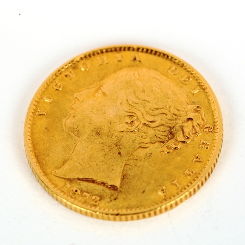 142 - A Victoria 1872 gold full sovereign coin, die no. 70, 7.9g