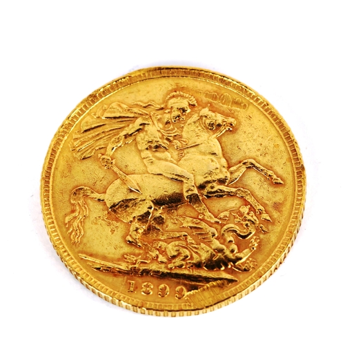 150 - A Victoria 1899 gold full sovereign coin, Old Head, 7.9g