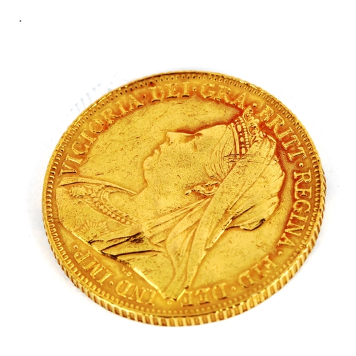 150 - A Victoria 1899 gold full sovereign coin, Old Head, 7.9g