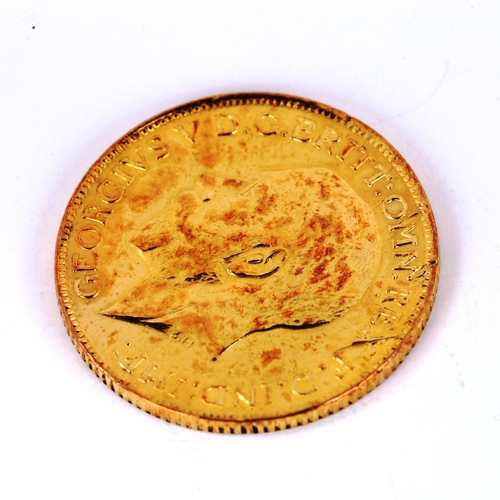 151 - A George V 1927 gold full sovereign coin, South Africa Pretoria Mint, 7.9g