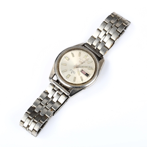 18 - SEIKO 5 - a stainless steel automatic bracelet watch, ref. 6119-8083, silvered dial with illuminous ... 