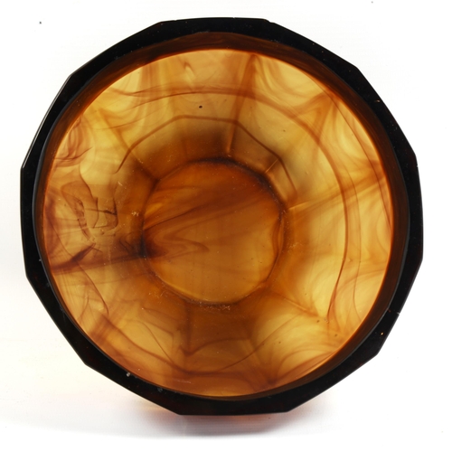 1104 - An Art Deco marbled brown glass fruit bowl, diameter 19.5cm