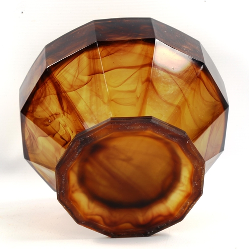 1104 - An Art Deco marbled brown glass fruit bowl, diameter 19.5cm