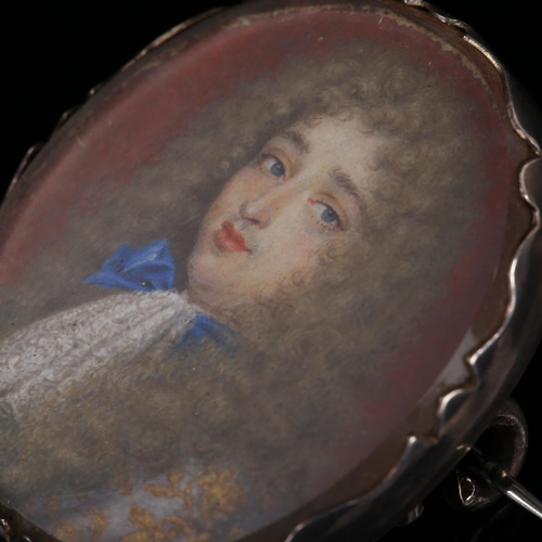 1361 - A miniature watercolour portrait a man wearing a powdered wig, in unmarked silver brooch mount, heig... 