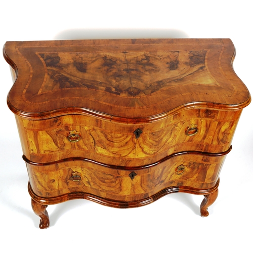 1077 - An 18th century French walnut serpentine-front 2-drawer commode, on cabriole legs, width 102cm, dept... 