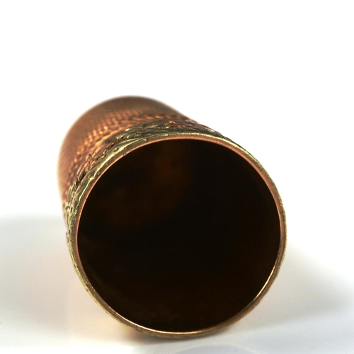 281 - A Victorian unmarked two-colour gold thimble, height 22.1mm, 4.2g