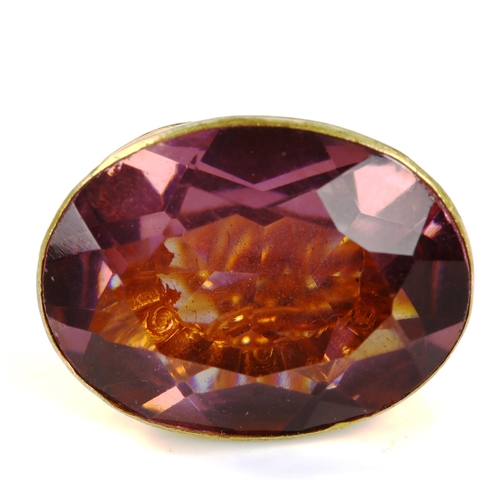 316 - An unmarked gold amethyst fob seal, amethyst length 19.6mm, fob height excluding bale 20.5mm, 6.5g