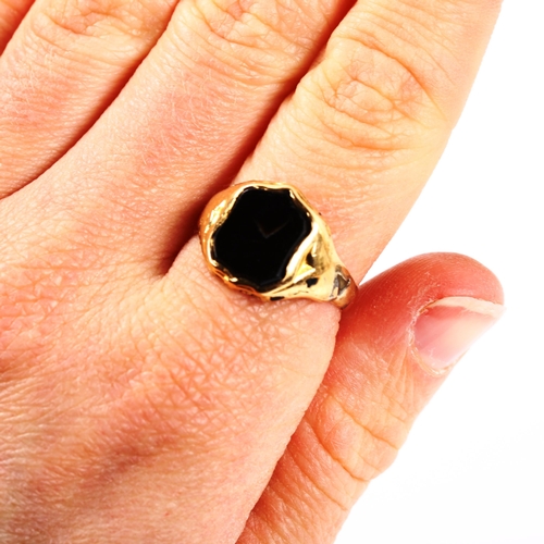 333 - An Antique gold plated onyx shield signet ring, setting height 13.3mm, size P, 3.6g