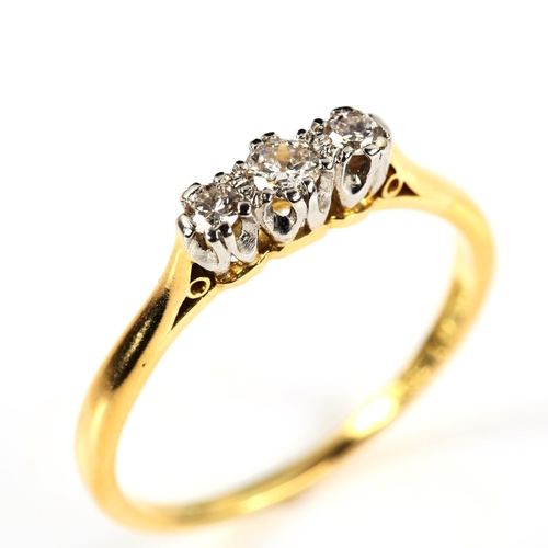 392 - An 18ct gold three stone diamond ring, set with round brilliant-cut diamonds, total diamond content ... 