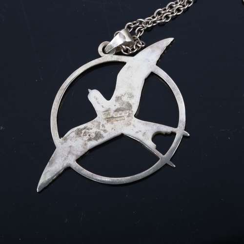 419 - SHETLAND SILVERCRAFT - a Scottish sterling silver bird pendant necklace, hallmarks Edinburgh 1976, o... 