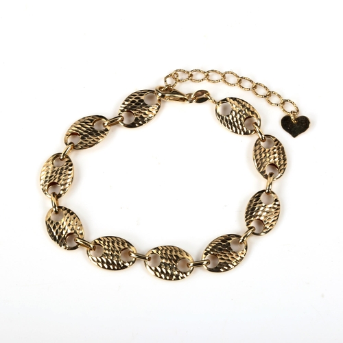 421 - A modern 9ct gold Gucci link chain bracelet, faceted and polished hollow links, bracelet length 21cm... 