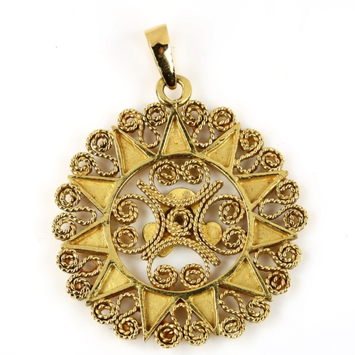 461 - A Continental unmarked gold sun pendant, pendant diameter 28.1mm, 6g