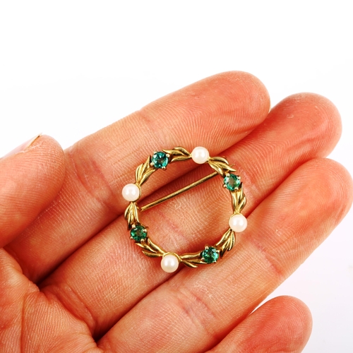 493 - A late 20th century 9ct gold emerald and pearl hoop brooch, brooch diameter 24.5mm, 3.1g