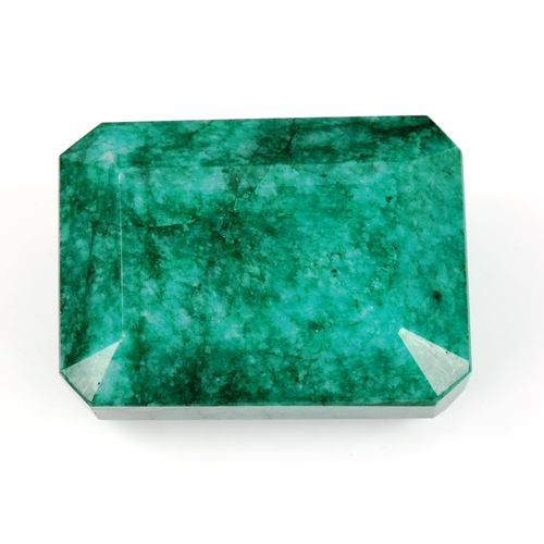 519 - An unmounted 516.70ct emerald-cut emerald, 53.33mm x 38.85mm x 25.14mm, 103.4g, with IGL & I report ... 