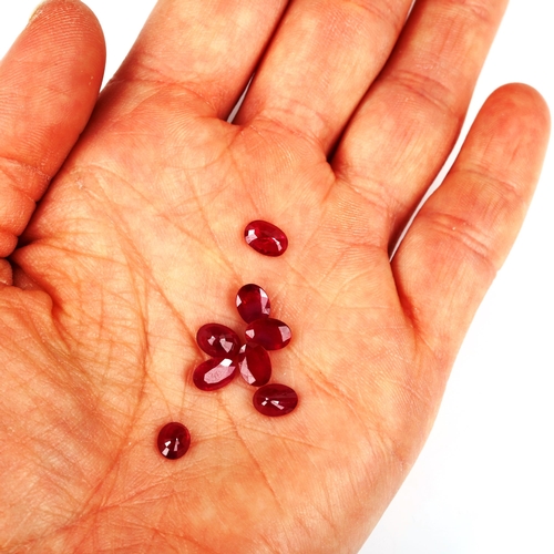 528 - 8 unmounted oval mixed-cut rubies, 1.4g total