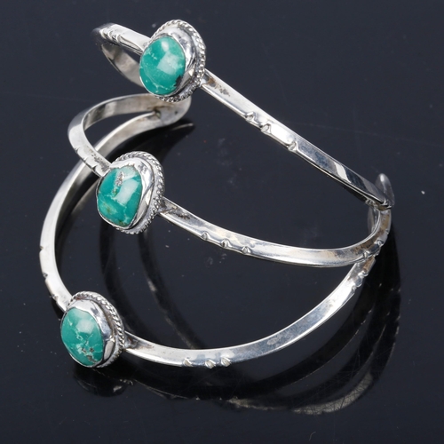 560 - A Native American Navajo unmarked silver and chrysocolla torque bangle, setting height 71mm, interna... 