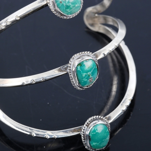 560 - A Native American Navajo unmarked silver and chrysocolla torque bangle, setting height 71mm, interna... 