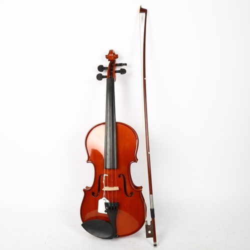 302 - A Primavera Prima 80 three quarter size violin, with bow and softshell case